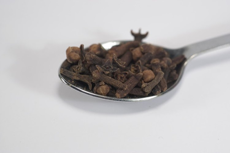 Use clavos para hacer un delicioso y nutritivo té.