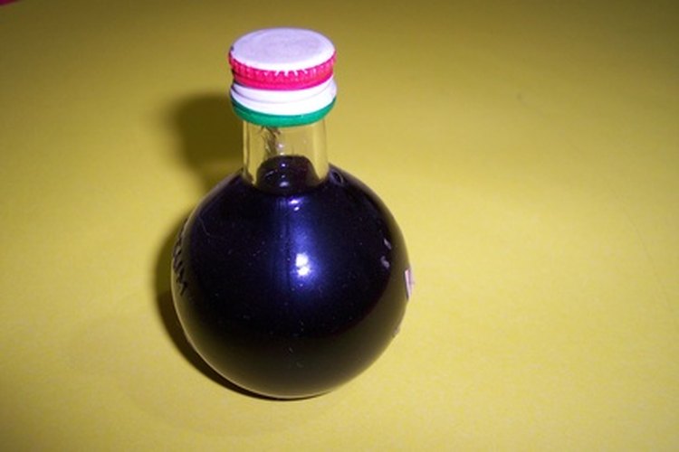 Los antiparasitarios líquidos son saborizados; guarda las botellas selladas y en un lugar que sea inaccesible para las mascotas en tu hogar.