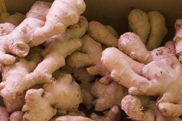 El jengibre es uno de los remedios naturales para tratar la inflamación de garganta.