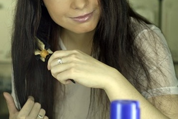 Estimula el crecimiento cuidando de tu cabello y cuero cabelludo con determinados productos.