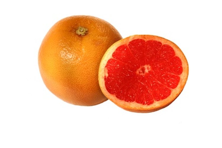 El pomelo contiene una gran cantidad de vitamina C, carotenoides y fibra pectina.