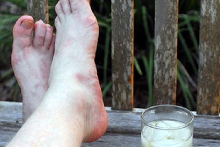 Los pies sudorosos son una fuente común de olor y deben ser lavados a diario para una óptima higiene.
