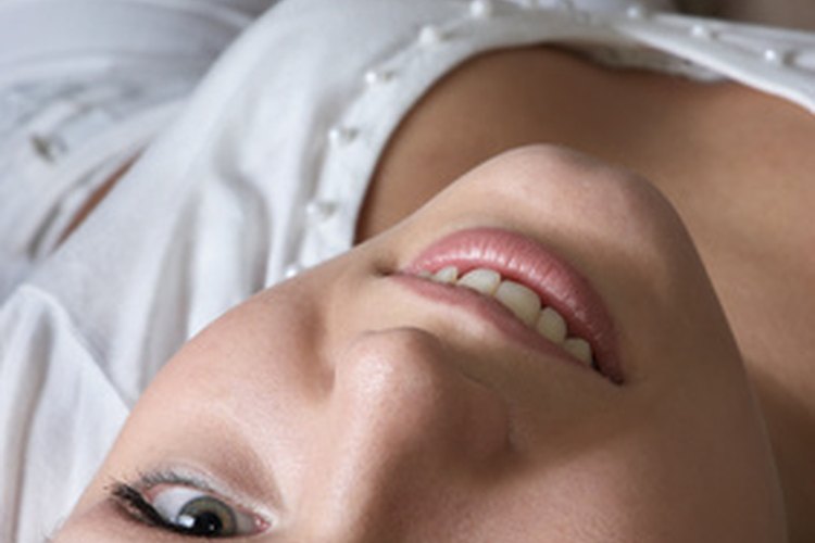 Los peelings químicos faciales rejuvenecen la piel, pero pueden causar efectos secundarios.