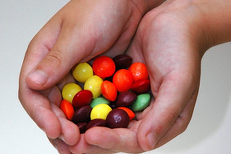 El azúcar conduce a la formación de caries y puede desencadenar dolor de muelas.