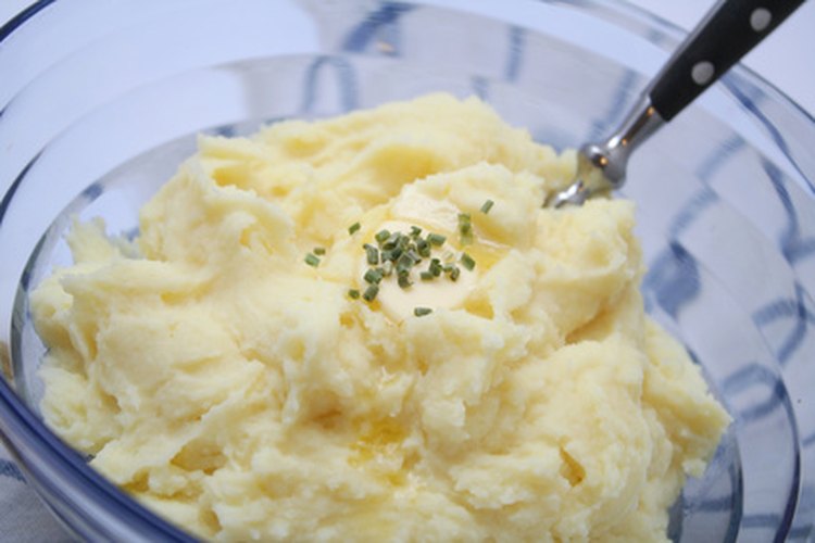 El puré de papas es bien tolerado en una dieta blanda para la colitis.