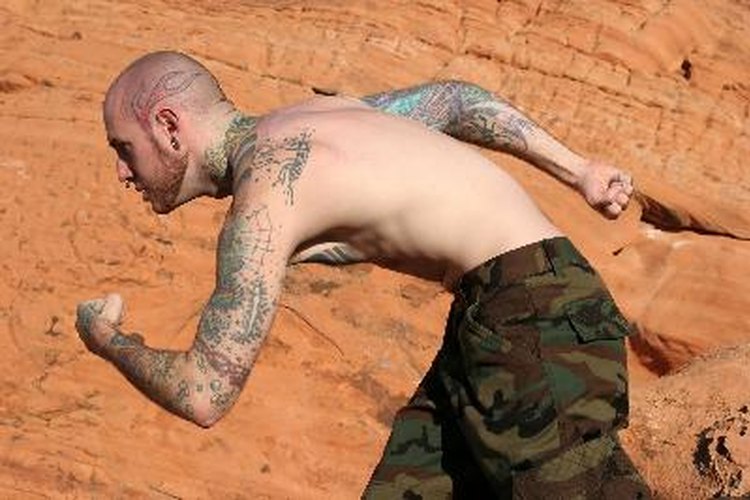La testosterona es la hormona responsable de las características masculinas secundarias.