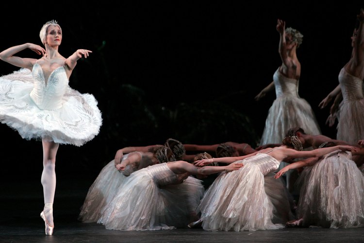 Las bailarinas de ballet profesionales comen para compensar un horario físicamente demandante.