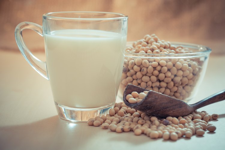 Soybean Milk & Its Effect on Increasing Uric Acid | LEAFtv