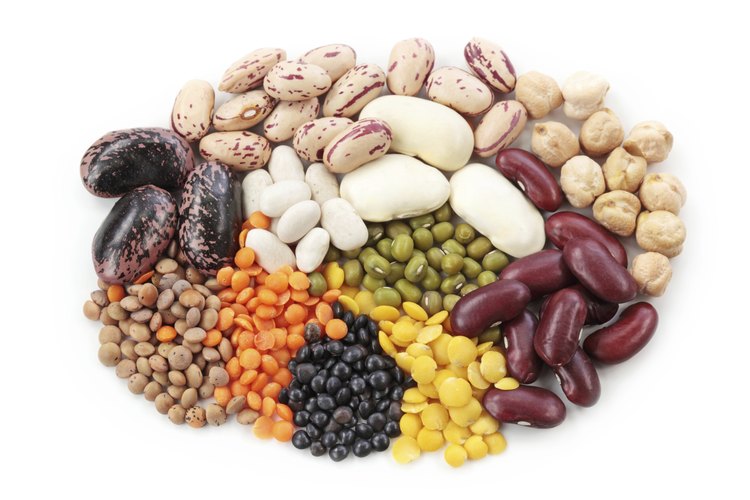 Variedad de frijoles secos.