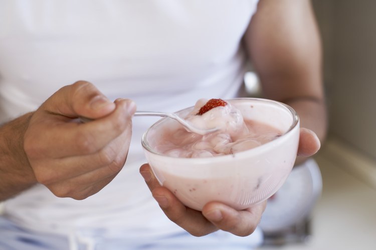 Los yogures que contienen cultivos vivos ofrecen una gran variedad de beneficios para la salud.