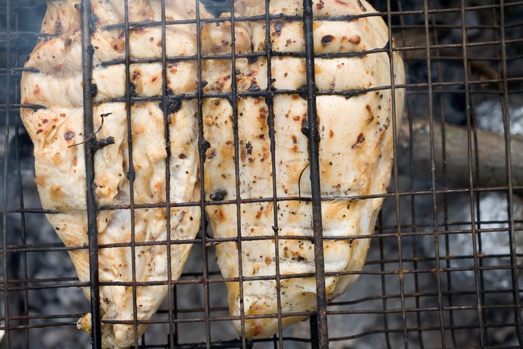 La pechuga de pollo asada no tiene carbohidratos.