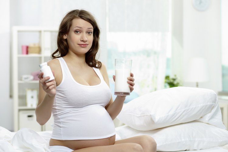 Las mujeres en edad fértil deben aumentar su ingesta de la vitamina B folato.