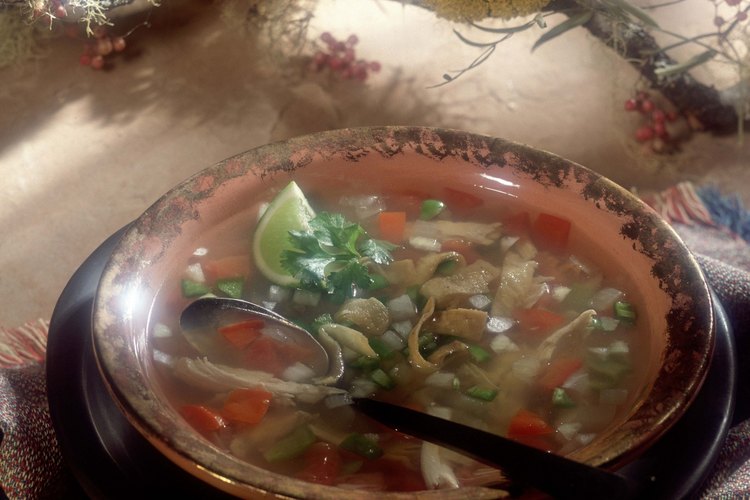 Esta sopa contiene brócoli, el cual aporta ácido fólico que ayuda a prevenir algunos defectos de nacimiento.