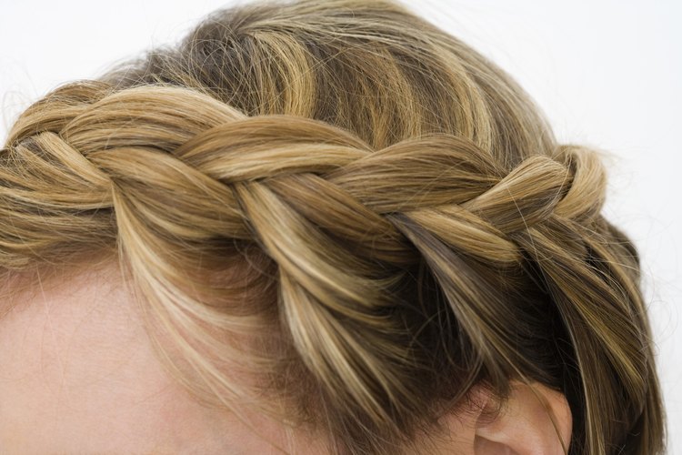 La trenza holandesa o trenza en forma de corona es sencilla y femenina.