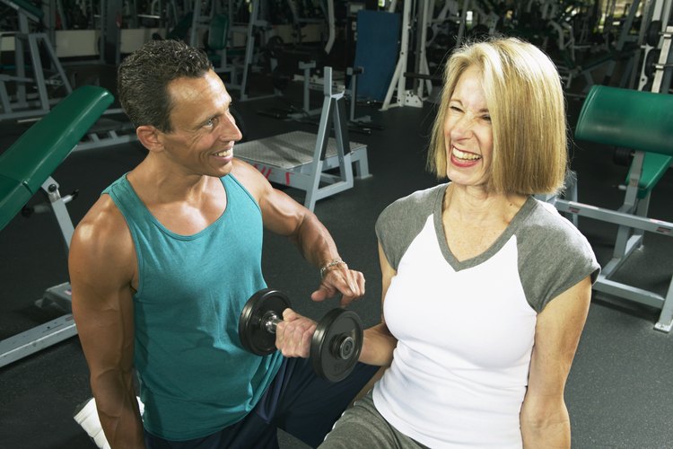 Usa los principios de entrenamiento de especificidad y sobrecarga progresiva para aumentar la masa muscular después de los 30 años.