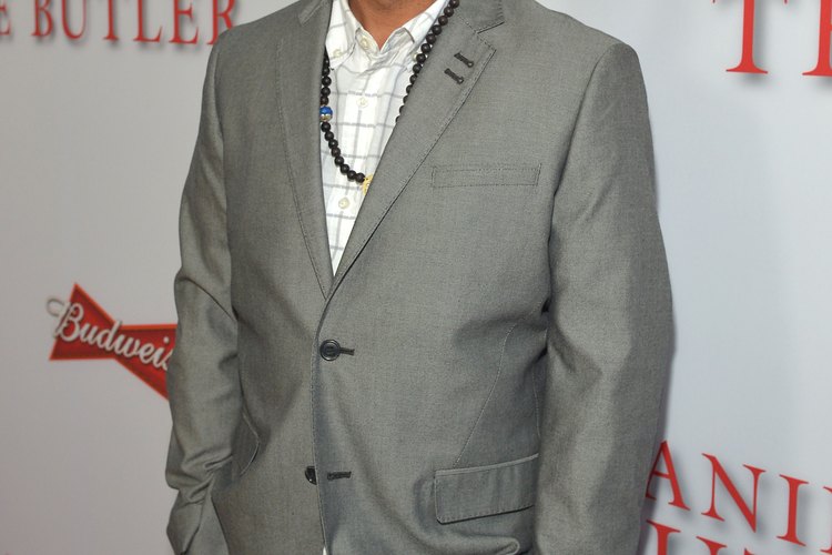 Russell Simmons lleva una gorra de béisbol en la alfombra roja en Los Ángeles.