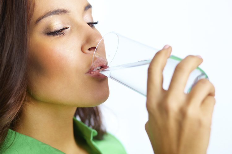 Beber agua.