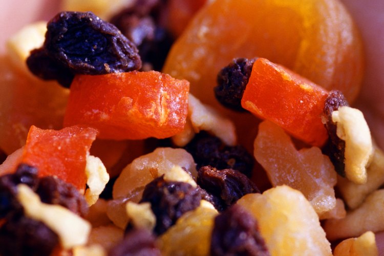 La mezcla de frutos secos puede estar llena de proteínas y vitaminas y también llena de calorías de grasa.