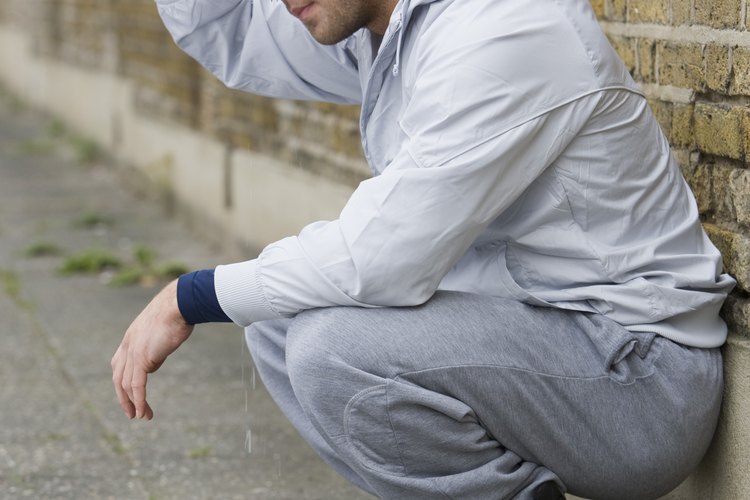 El dolor muscular en las piernas por las sentadillas se conoce comúnmente como dolor muscular de aparición retardada.