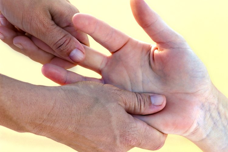 El celecoxib se suele recetar para el alivio del dolor causado por la osteoartritis, artritis reumatoidea y otras condiciones artríticas.
