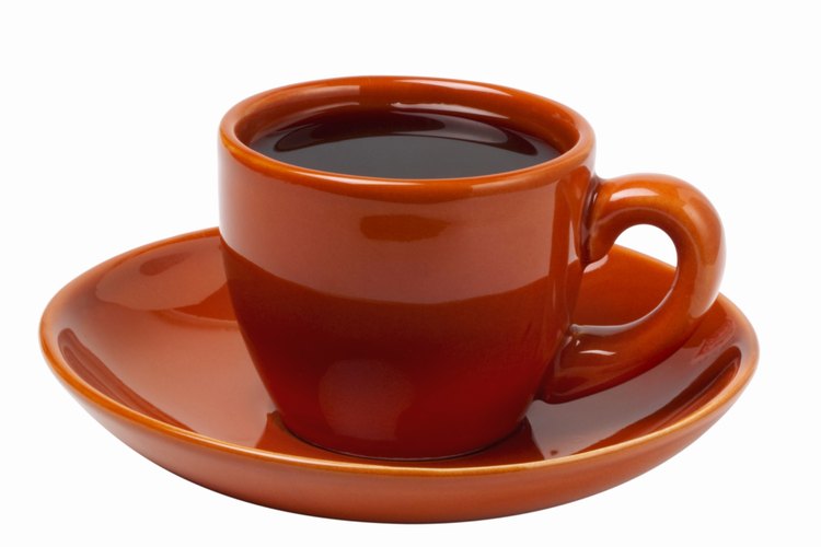 La cafeína en el café puede causar gases, ya que aumenta la secreción de ácido estomacal.