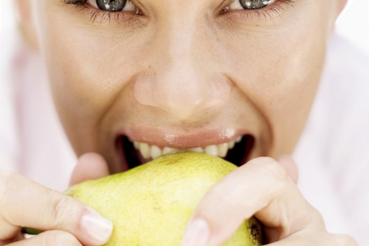 La mayoría de la vitamina C que se encuentra en las peras reside en la piel de la fruta.