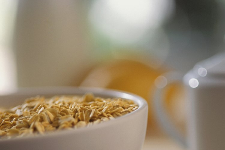 Un tazón de cereal de grano entero.