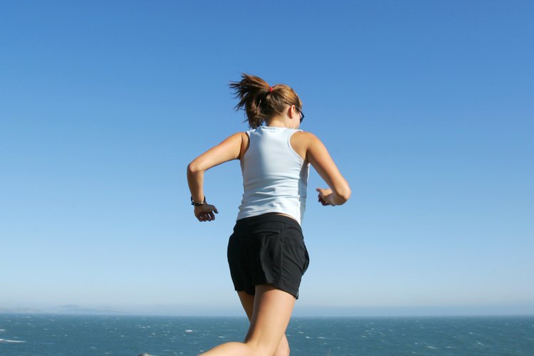 Hacer ejercicios de cardio con regularidad te pueden ayudar a perder peso a un ritmo tranquilo y exitoso.