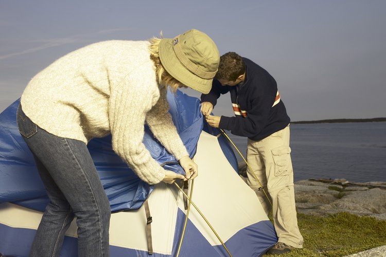 Armando la carpa.