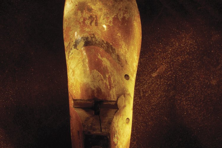 La mayoría de los zapatos con estabilidad se hacen con hormas curvas.