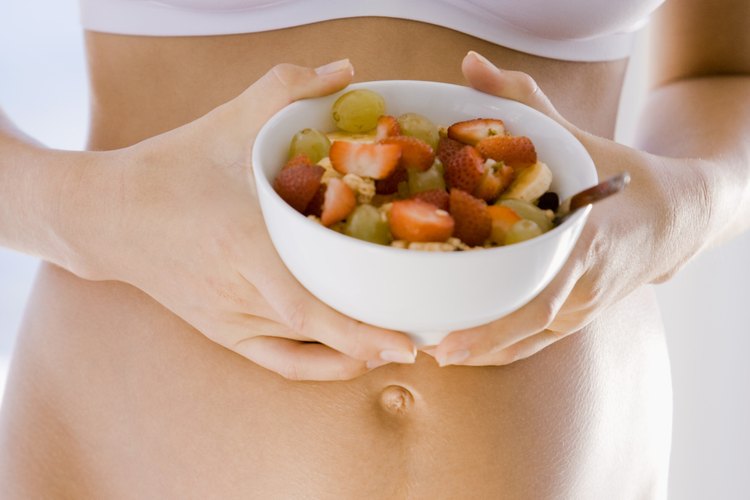 El jugo de ciruela contiene fibra dietética.