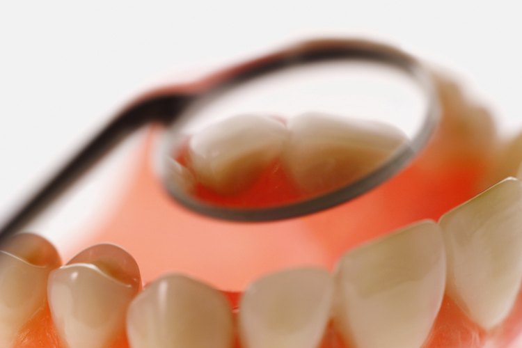 La erosión dental es una de las principales preocupaciones sobre la exposición prolongada de los dientes a las bebidas ácidas.
