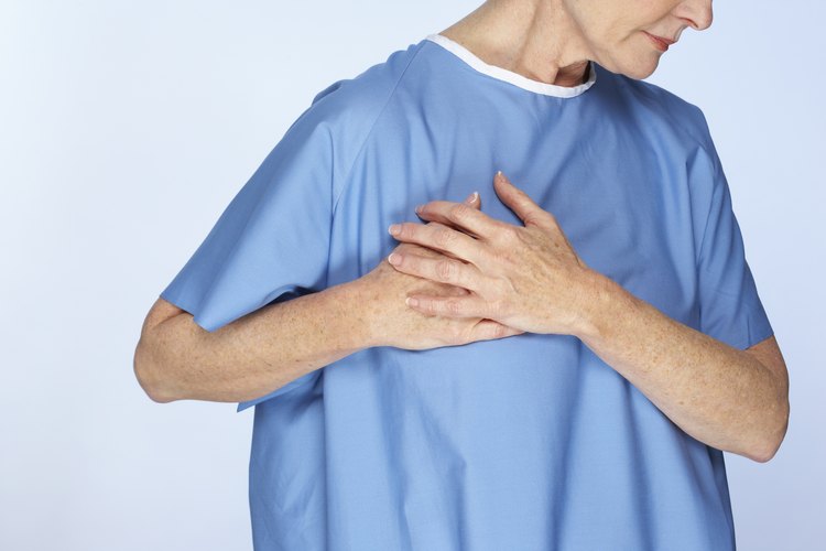 El dolor de pecho requiere revisión médica inmediata.