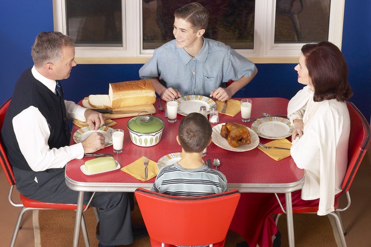 Prepara una comida familiar en una olla de cocción lenta.
