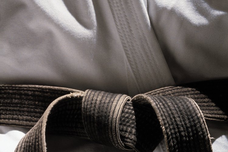 Los cinturones negros de karate entrenan durante décadas para recibir rangos más altos.