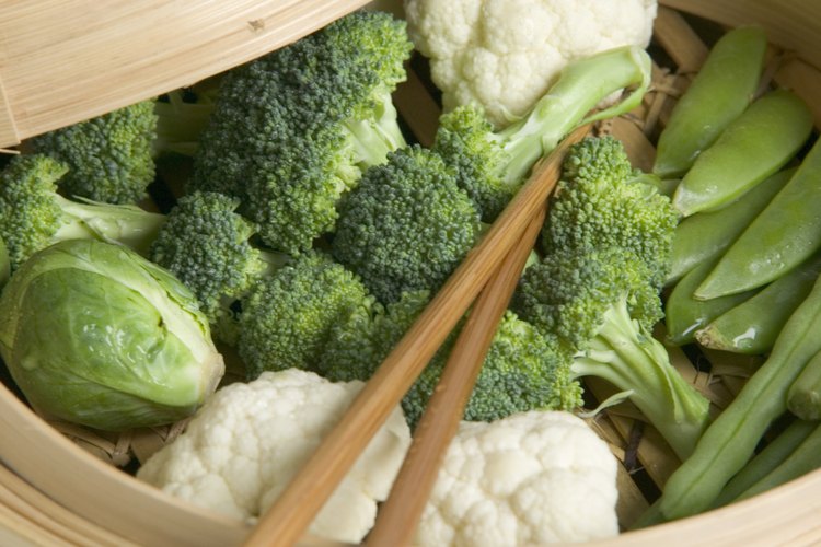 Utiliza salsas para complementar las verduras al vapor.