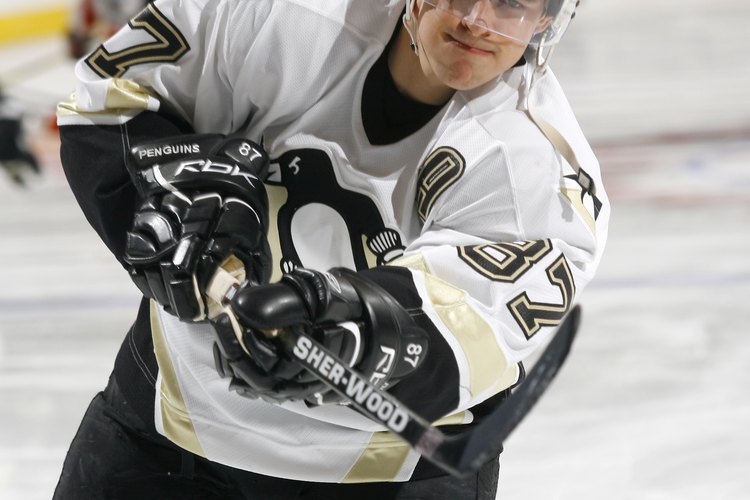 La estrella de los Pittsburgh Penguins, Sidney Crosby posee un tiro de muñeca peligroso.