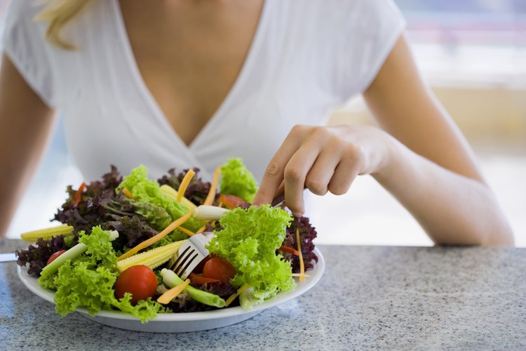 Una alimentación sana combinada con ejercicio y sueño crean un estilo de vida saludable.