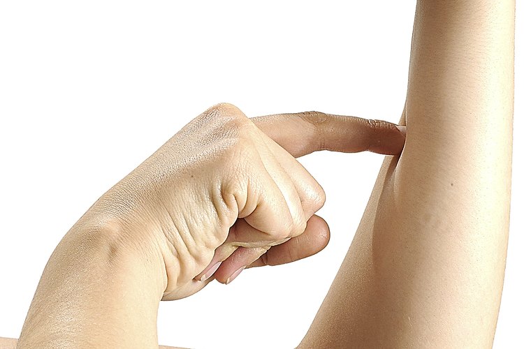 Algunas personas pueden experimentar tendinitis del antebrazo al hacer barras con bíceps.