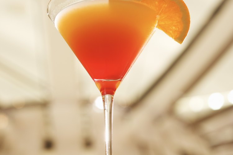 Beber demasiado alcohol, la hepatitis y la obesidad son causas frecuentes de este padecimiento.