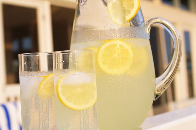 Un simple vaso de limonada puede contener un par de cientos de calorías.