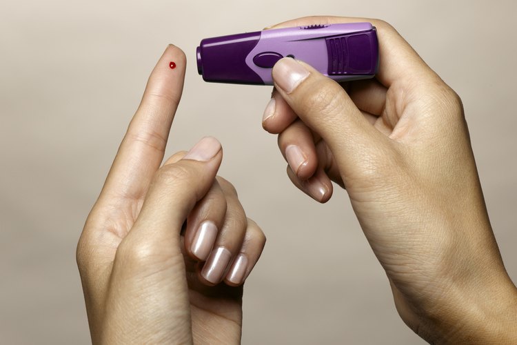 Uno de los síntomas de la diabetes es la presencia de glucosa en la orina.