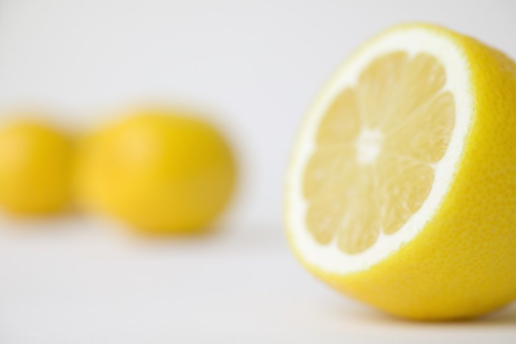 Aunque los limones saben ácido, tienen un efecto alcalinizante en tu sangre.