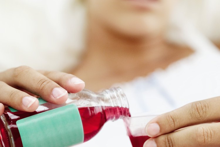 Utiliza el vaso dosificador o el gotero que viene con el medicamento.