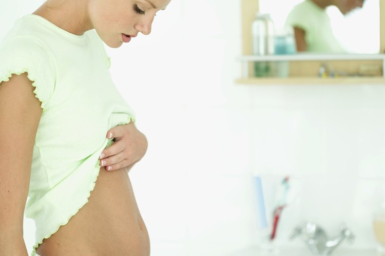 Las infecciones del tracto urinario son una enfermedad tratable (causada por bacterias) que se producen con frecuencia durante la primera mitad del embarazo.