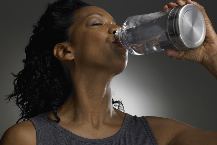 Disuelve la comida con agua.