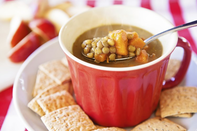 La sopa de lentejas tiene una gran cantidad de proteínas.