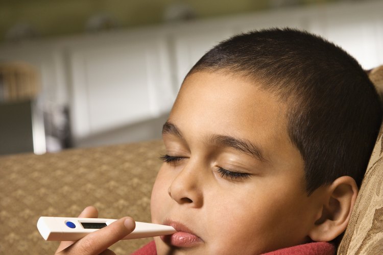 Haz que tu hijo descanse mientras duren los vómitos y las náuseas.