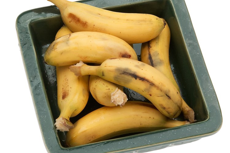 Las bananas son fáciles de absorber y contienen nutrientes importantes que puedes perder durante una diarrea.