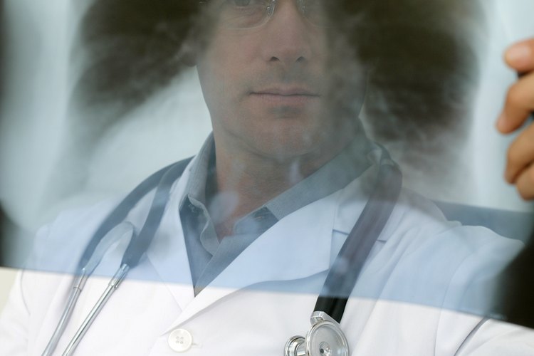 Consulta con tu médico antes de viajar mientras estén en tratamiento para el cáncer de pulmón.